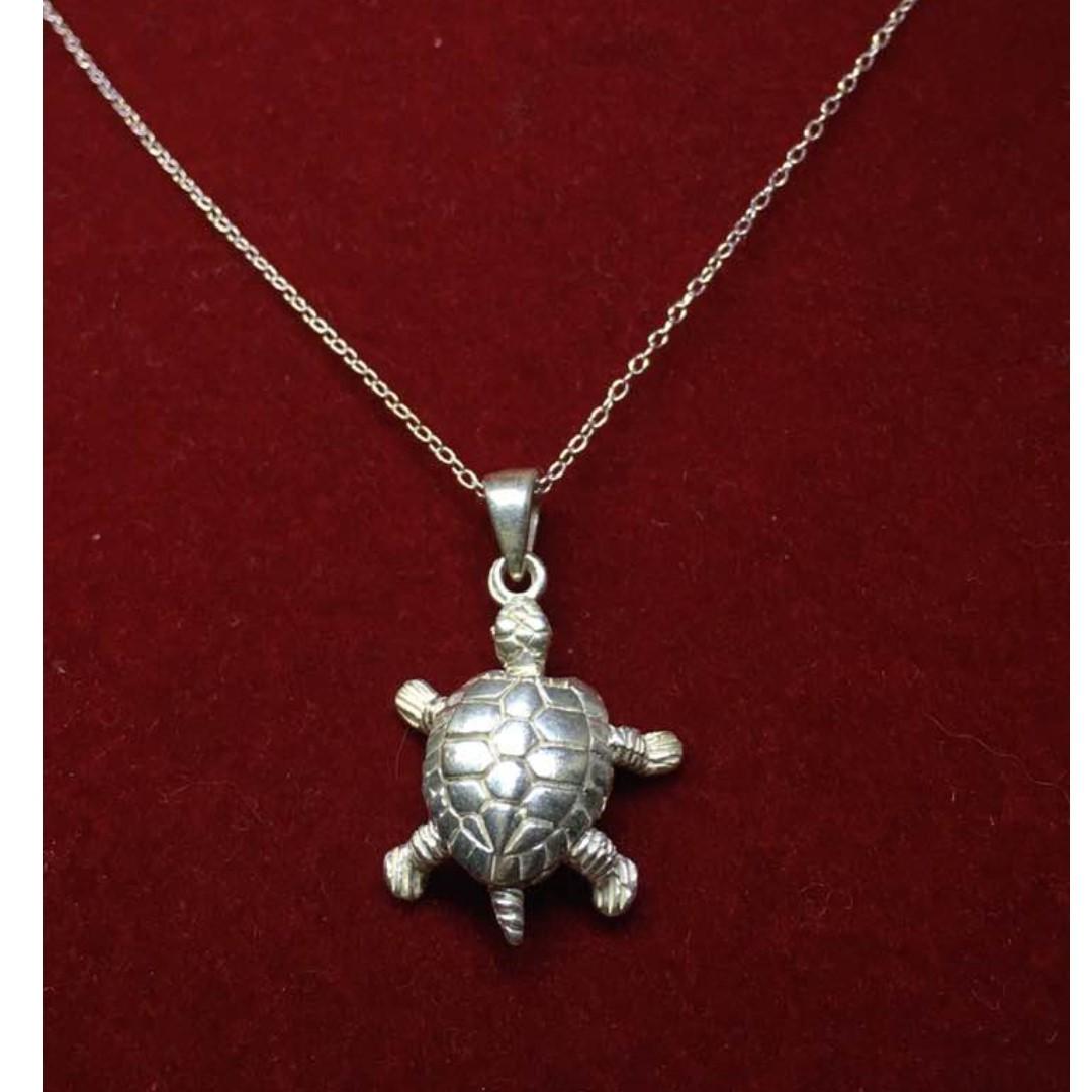 NVN98 ESTATE STERLING SILVER TURTLE NECKLACE 4.1 GRAMS, Women's Fashion