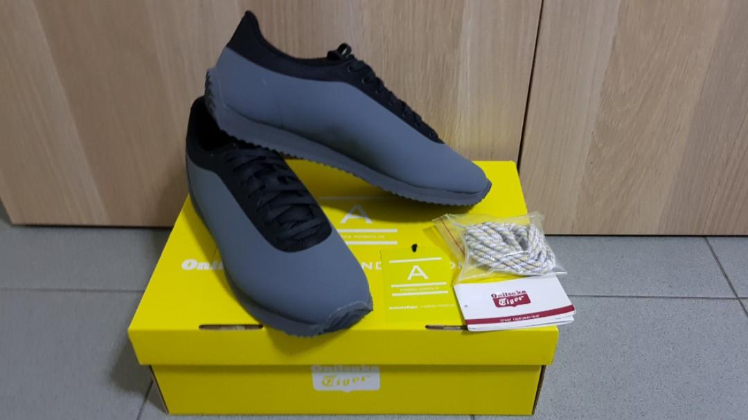 Onitsuka Tiger / Andrea Pompilio Shoes / California 78 AP (Category: Dress Shoes) located in Singapore. Submitted by forrest (Listing ID 263941685, Image 1). Description: - California 78 AP - Carbon / Black - US Unisex 6.5 / US Women's 8 / Euro 39.5 / CM 25 / UK 5.5 - Brand New !! (Never worn before) - Condition 10/10 - Bought from Japan - Comes with original box.