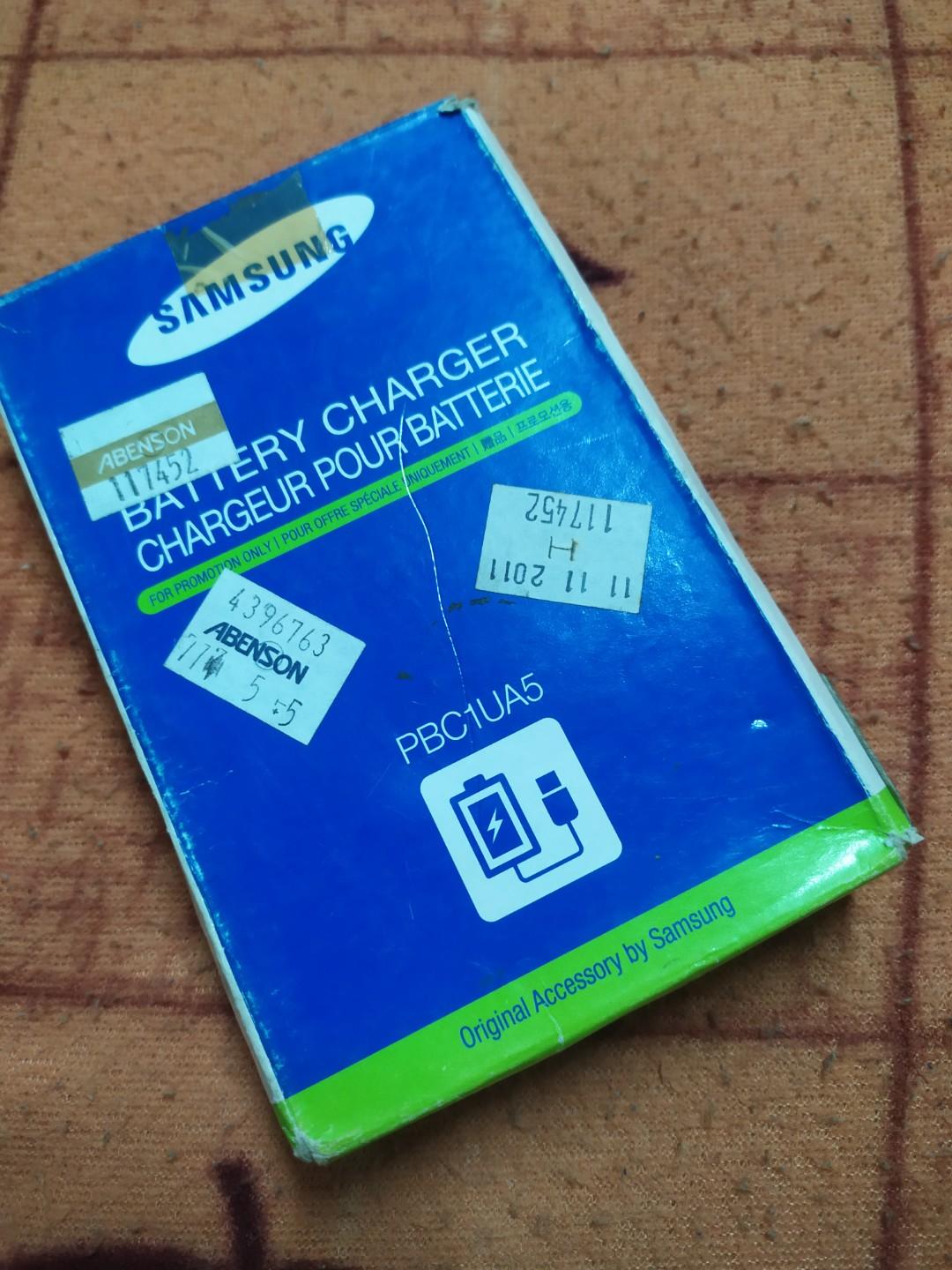 ORIGINAL SAMSUNG BATTERY CHARGER (Category: Batteries & Power Banks) located in Quezon City. Submitted by declutteringthingz (Listing ID 263826781, Image 1). Description: BRAND NEW ORIGINAL SAMSUNG BATTERY CHARGER MALL PRICE: P1599 MY PRICE: P180 HURRY, WHILE STOCK LAST!!!! WE ASSURE ALL OUR ITEMS ARE 100% ORIGINAL!!!!.