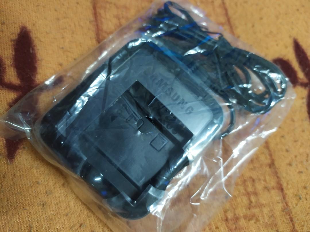 ORIGINAL SAMSUNG BATTERY CHARGER (Category: Batteries & Power Banks) located in Quezon City. Submitted by declutteringthingz (Listing ID 263826781, Image 3). Description: BRAND NEW ORIGINAL SAMSUNG BATTERY CHARGER MALL PRICE: P1599 MY PRICE: P180 HURRY, WHILE STOCK LAST!!!! WE ASSURE ALL OUR ITEMS ARE 100% ORIGINAL!!!!.