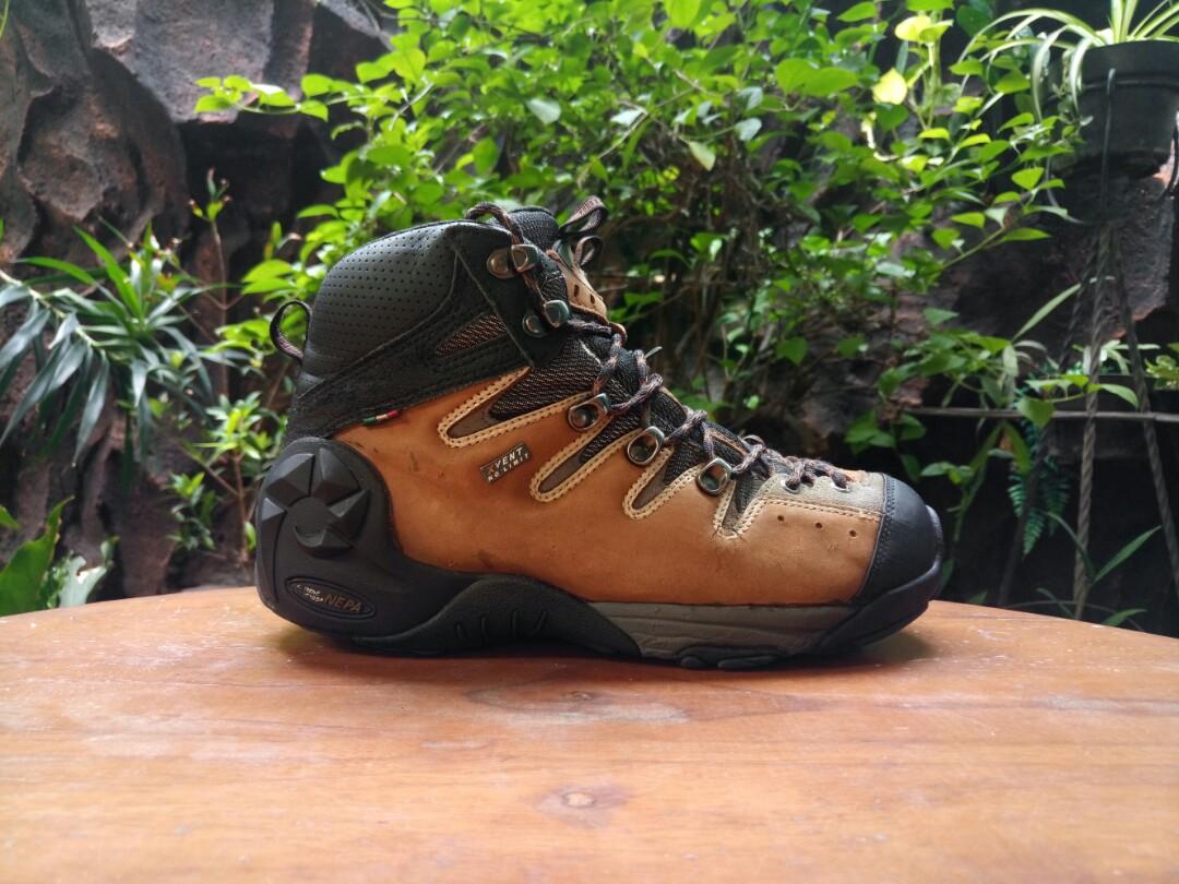 Hyena eiger safety discount boots