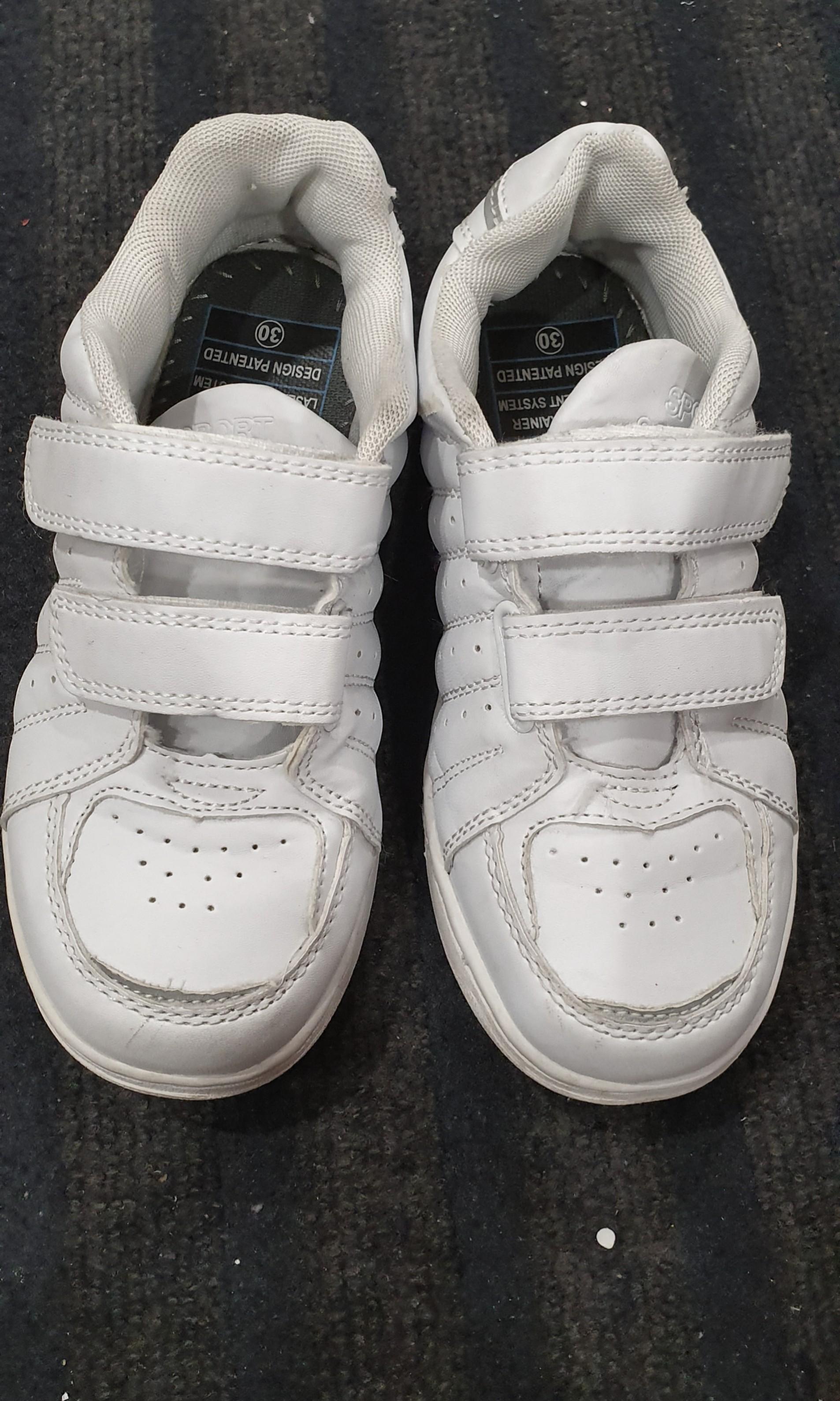 Unisex White Shoes for kids. Wide feet 