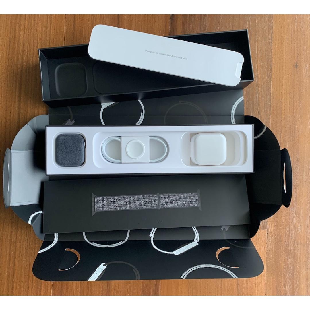 apple watch nike  series 4 44mm space grey aluminium case gps