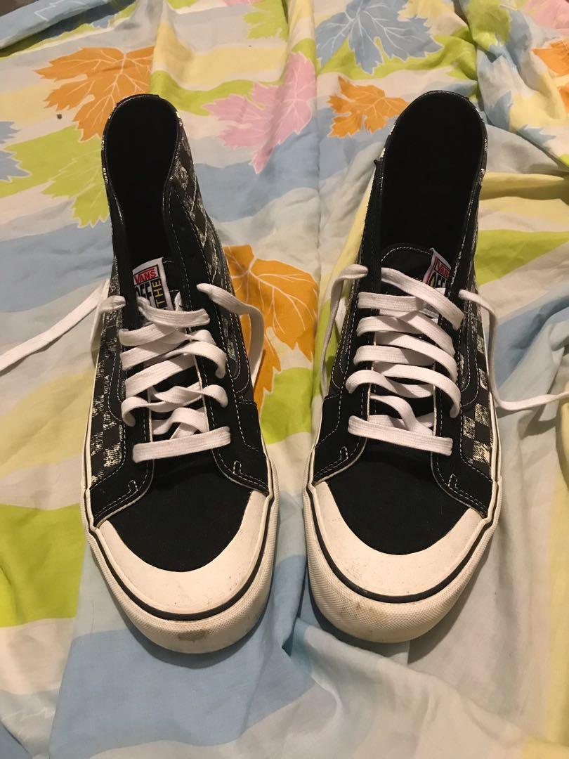 low top checkered vans