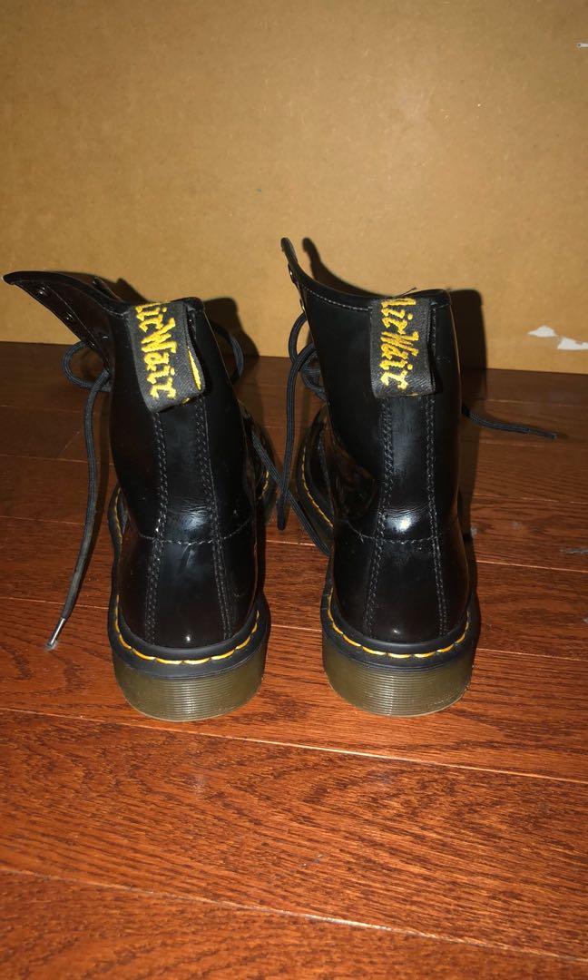 Dr. Martens (Category: Shoes) located in Toronto. Submitted by paula_3 (Listing ID 264059644, Image 3). Description: I got this as a gift a while ago. It was way too tight for me and so I just left it in my closet because none of my friends didn’t know how to style these. So I decided to try and sell them. It’s a US size 9 .