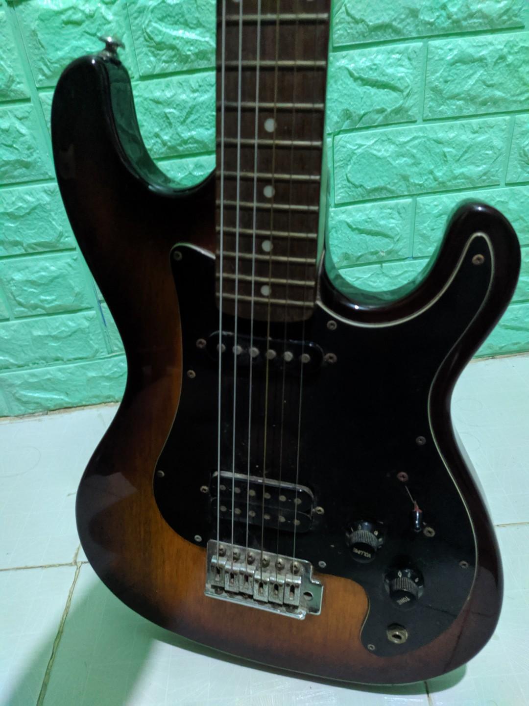 Vantage electric outlet guitar price