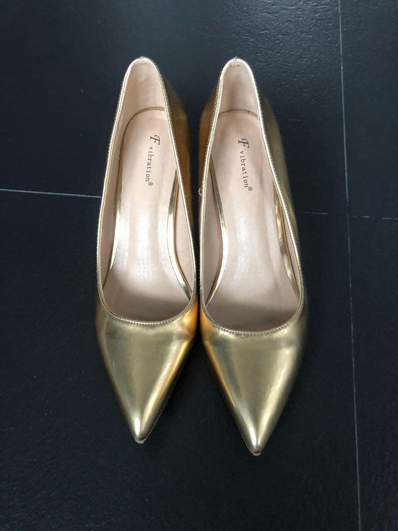 Gold pointed toe clearance pumps