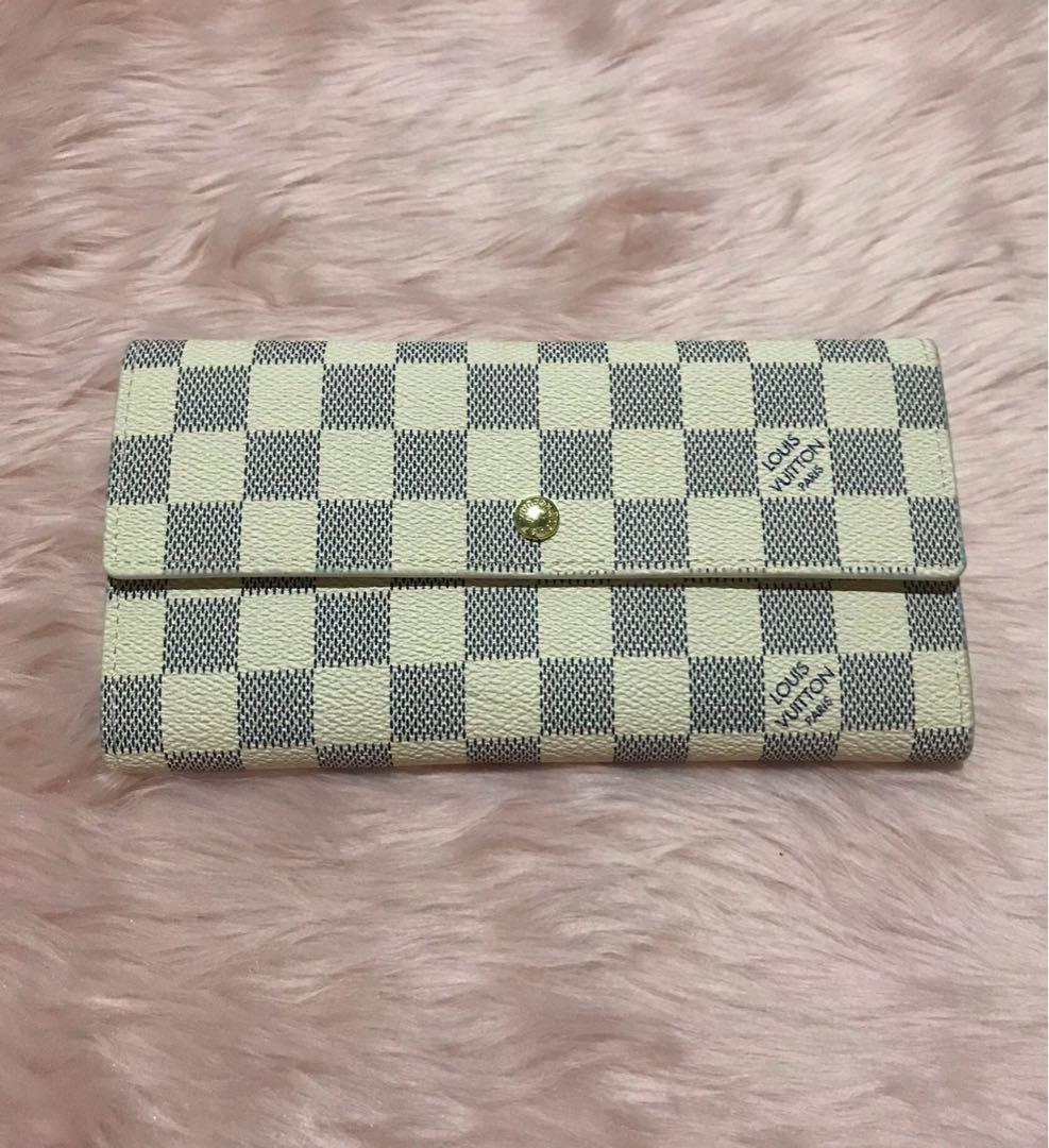 Louis Vuitton white checkered short wallet, Women's Fashion, Bags & Wallets,  Wallets & Card Holders on Carousell