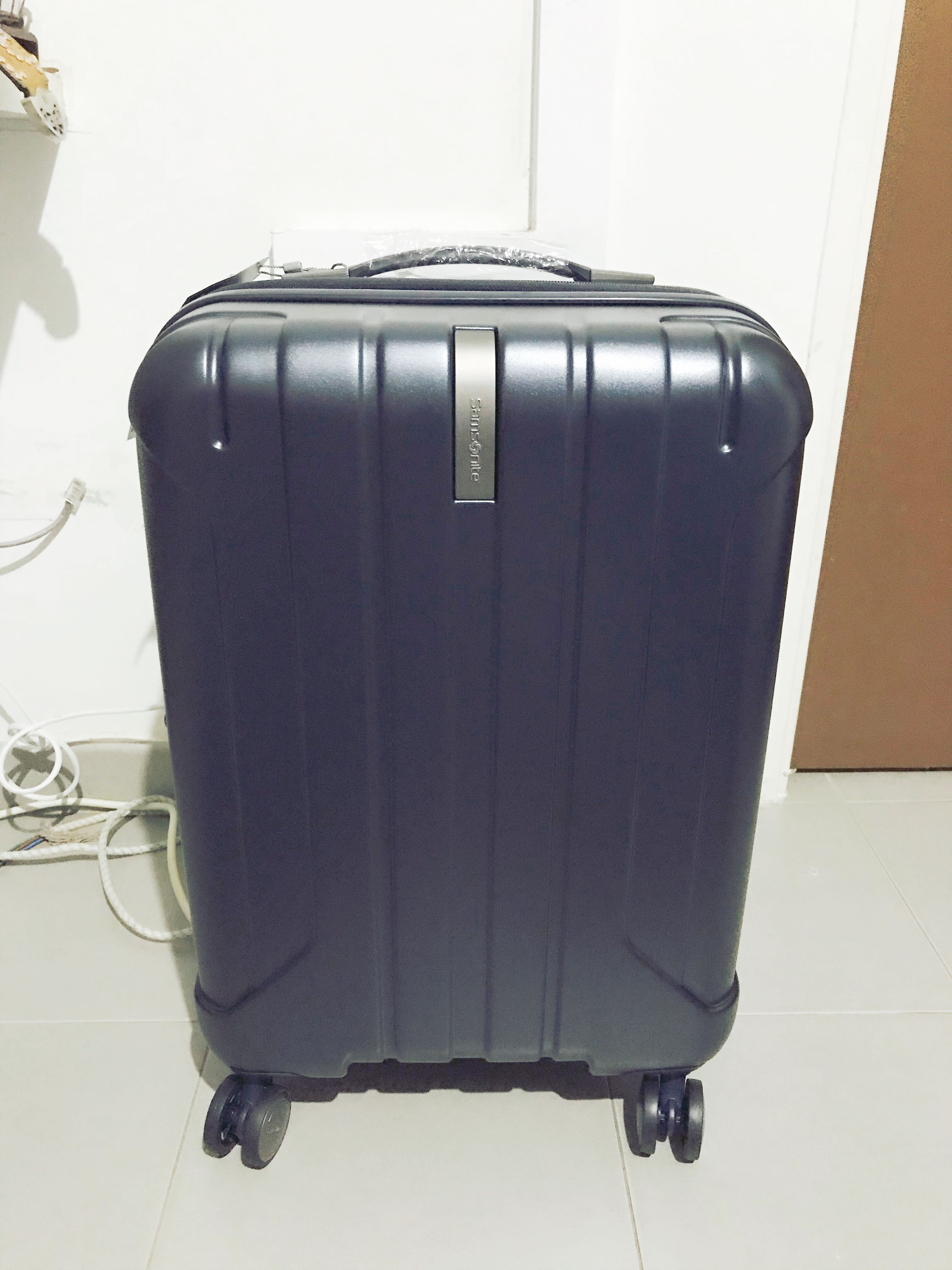 Samsonite Niar Spinner 20 inch (Black) Luggage, Hobbies & Toys, Travel ...