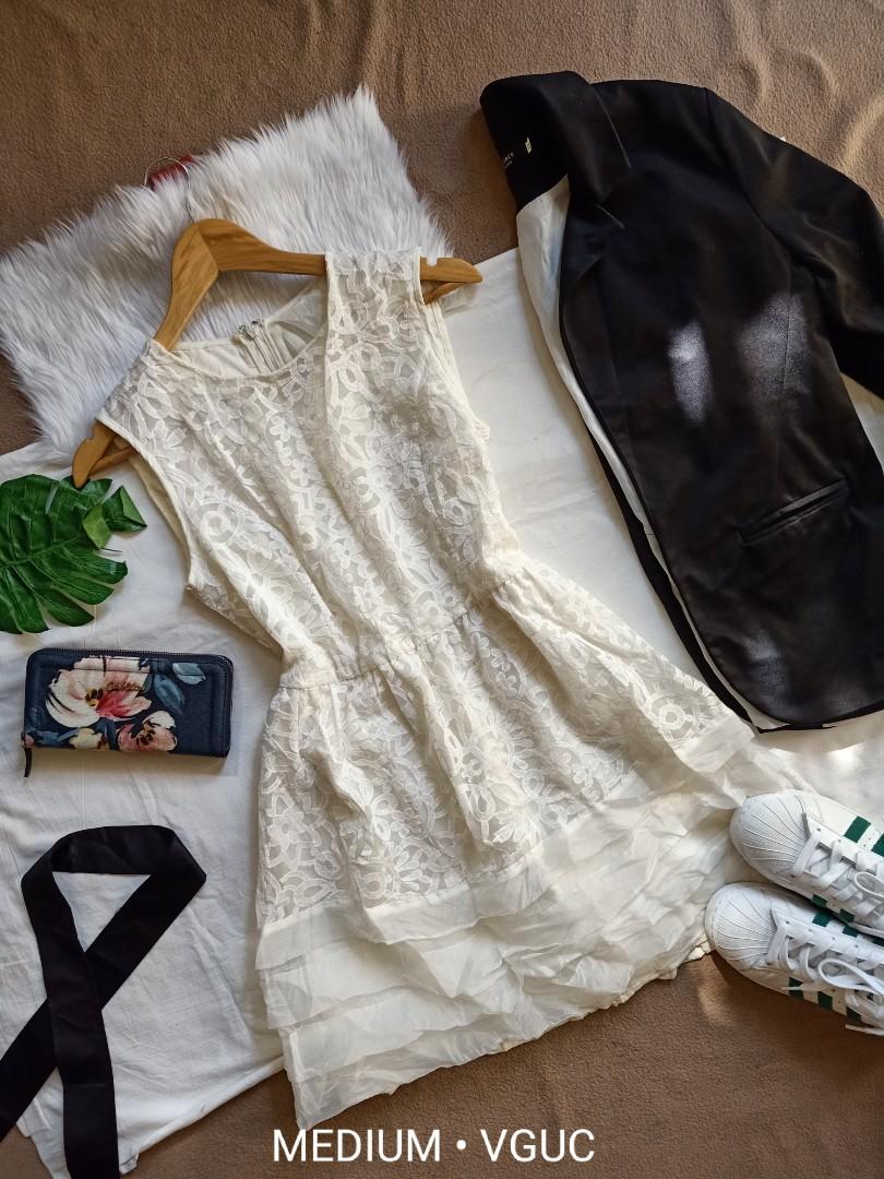 White Lace Dress (Category: Dresses) located in Makati City. Submitted by dcco.llection (Listing ID 264161512, Image 1). Description: #13thmonthsale 📍Size & Condition indicated in the photo •Meet up: Pembo Makati | Market Market | SM Aura +20HF •Shipping: *65 Metro Manila | *100 Provincial •MOP: BPI | Palawan | Cebuana *Items are preloved/ukay so please manage your expectations but flaws will be stated if there's any..