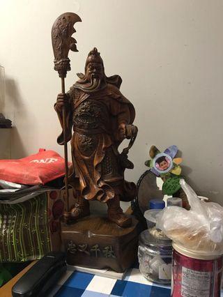 Giant size Guan di statue