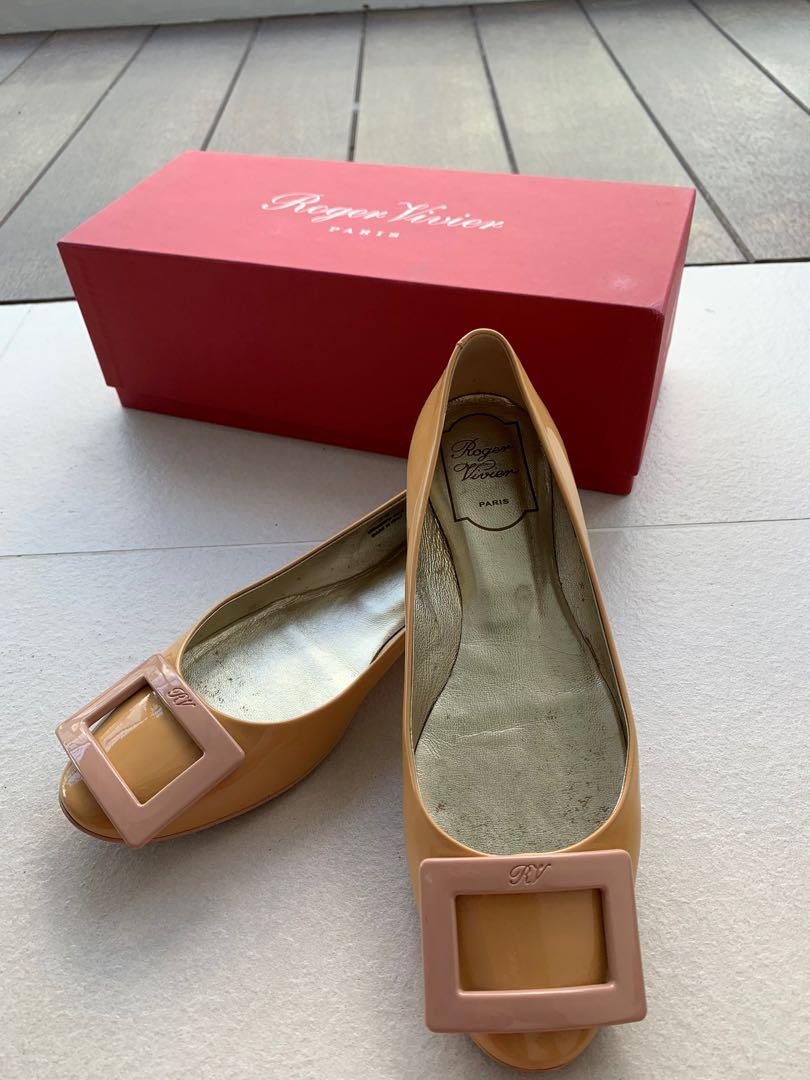 Roger Vivier Gommette Ballet Flat Nude in 36