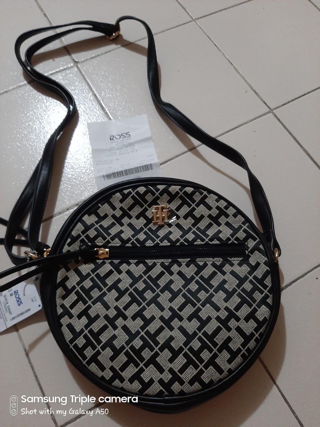 Tommy hilfiger round sling store bag