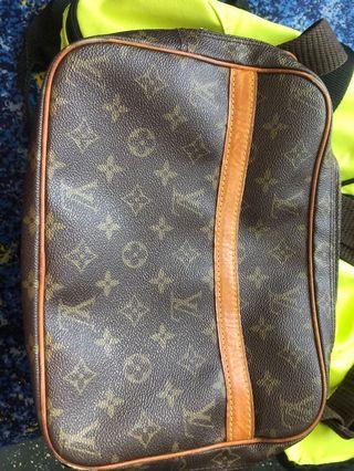 Louis Vuitton 2005 side bag (unisex)