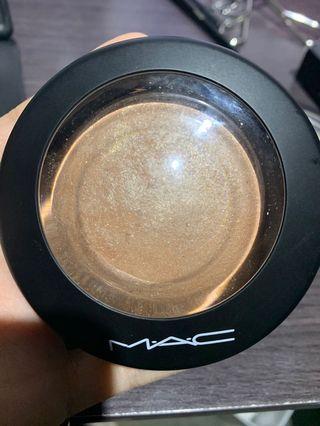 Mac Soft and Gentle Highlighter