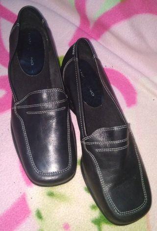 womens black loafers size 5