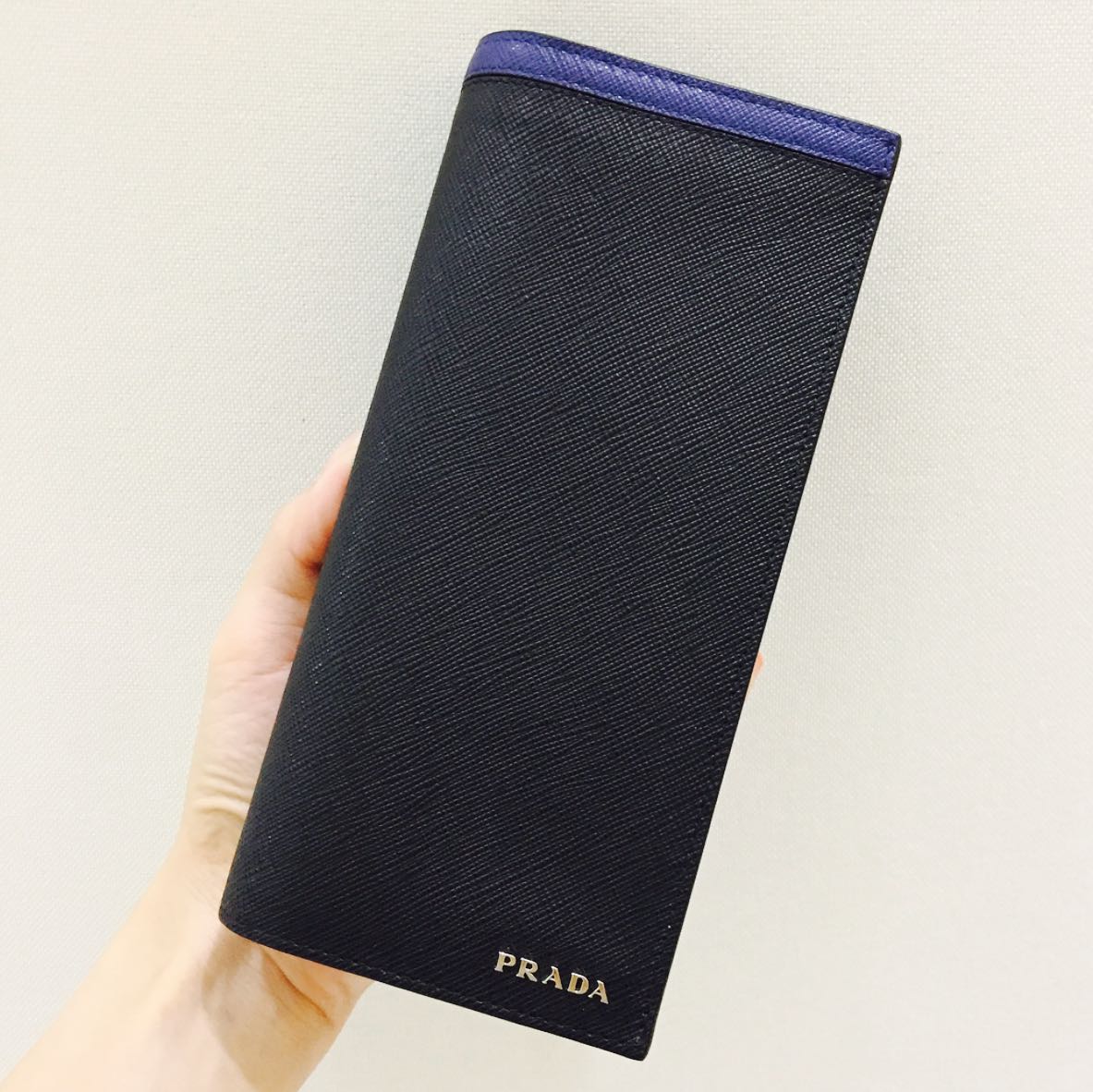 AUTHENTIC PRADA MEN BI FOLD LONG SAFFIANO LINE METAL LOGO WALLET