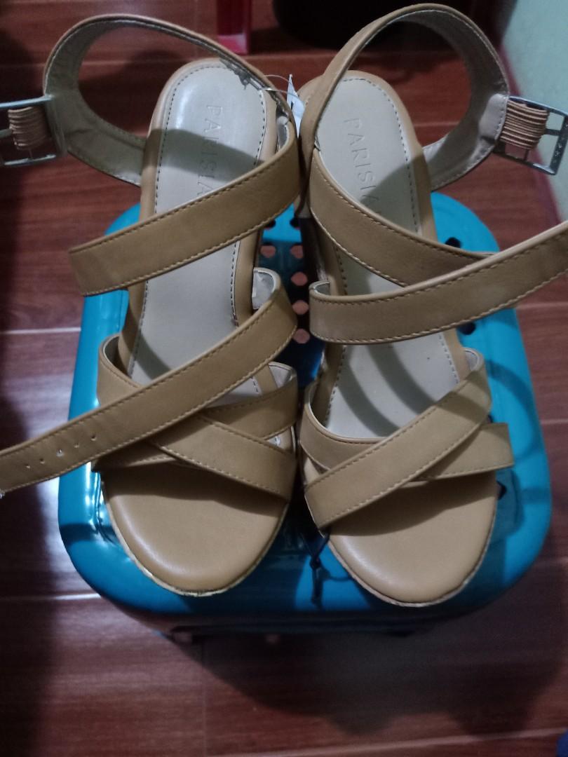 BRANDNEW! PARISIAN Wedge SANDALS (Category: Sandals) located in Quezon City. Submitted by oss928 (Listing ID 264376187, Image 2). Description: Selling my BRANDNEW Parisian Wedge Sandals in Color Tan/Beige Maganda sa Paa... Nakakaputi.... Orig Price is 699.75php at SM Dept Store RFS: Susuotin sana sa Wedding this Coming Dec 2019, kaso mali pala ng Color yung nabili ko.... Need to buy a new one Color: Silver SF: Shoulder po ni buyer Thru LBC MOP: B