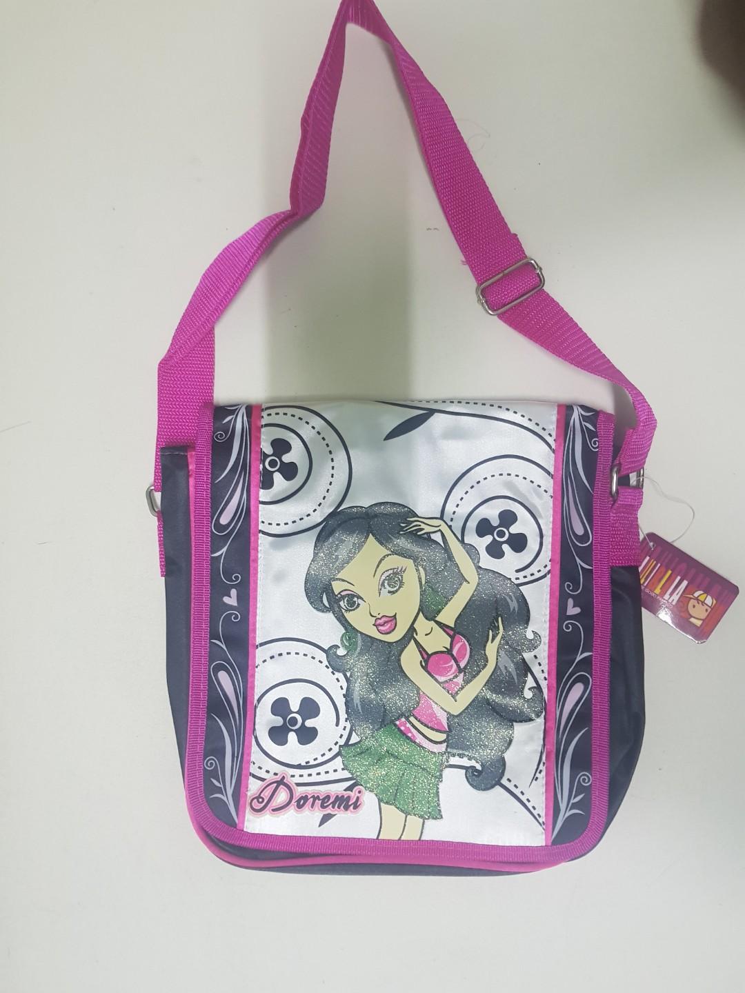 Kids shoulder bag (Category: Diaper Bags & Wetbags) located in Manila. Submitted by lizkchan163 (Listing ID 264490074, Image 1). Description: Never used In very good condition or money back 2 pieces available.