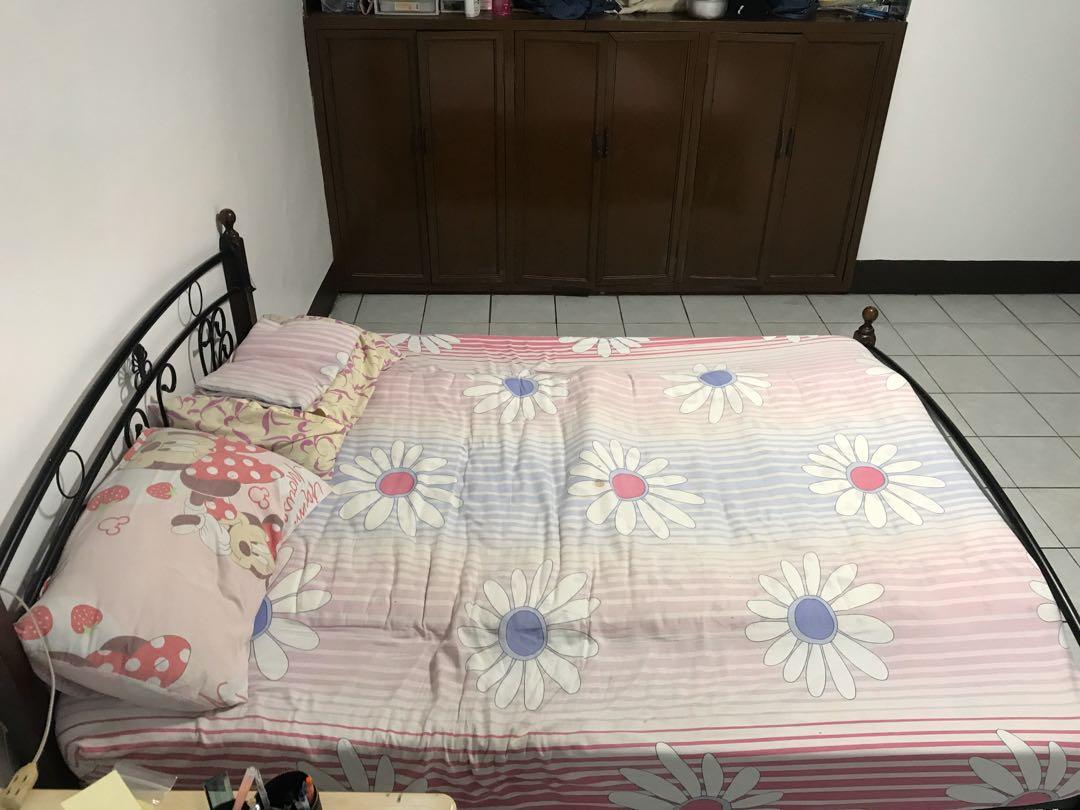 Bed frame (Category: Bed Frames & Mattresses) located in Manila. Submitted by mario1371 (Listing ID 264697909, Image 2). Description: Bed frame queen size ..