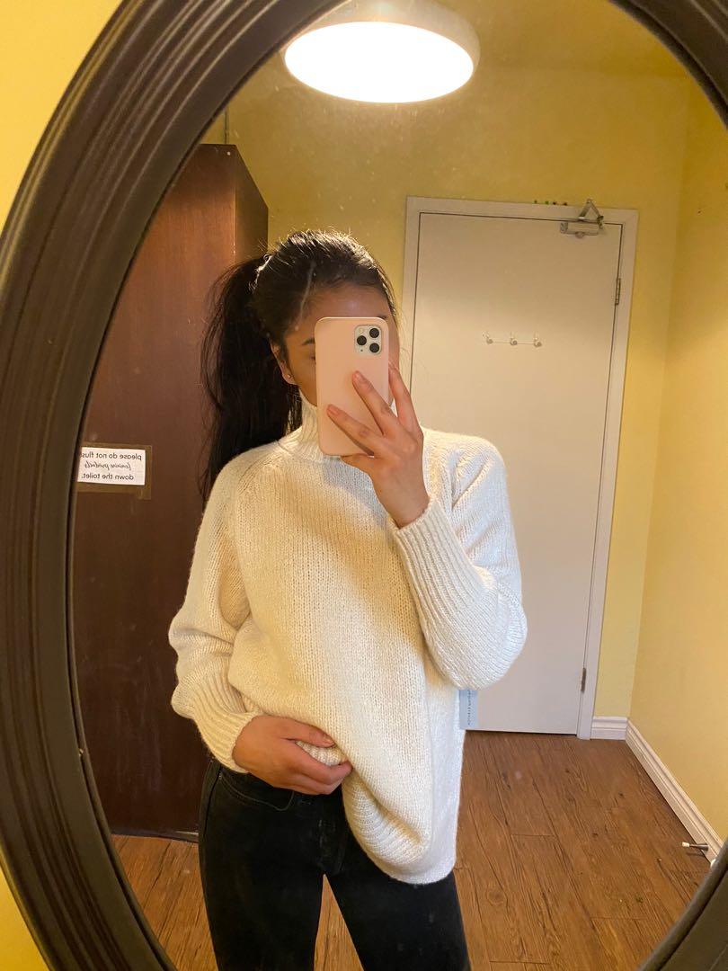 BNWT Aritzia The Group by Babaton Day Off Turtleneck Sweater