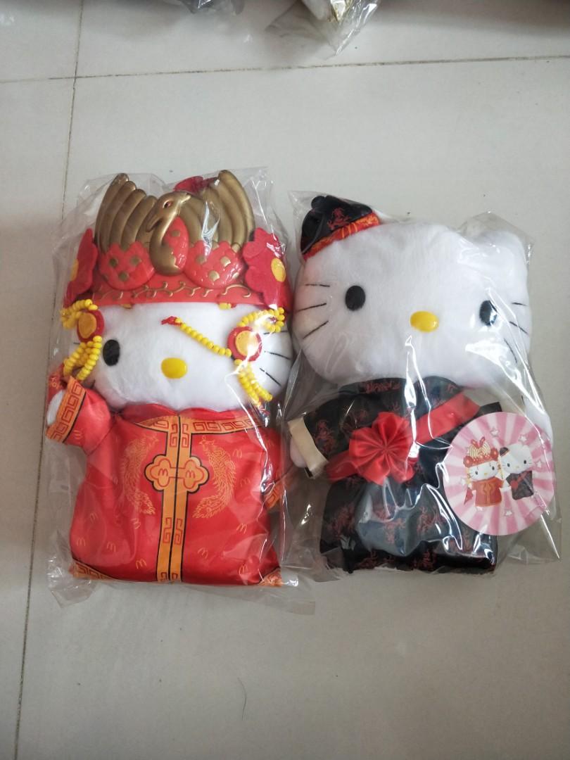 Hello Kitty (Category: Character Goods) located in Singapore. Submitted by fionaasq (Listing ID 264650157, Image 1). Description: 3 sets available.