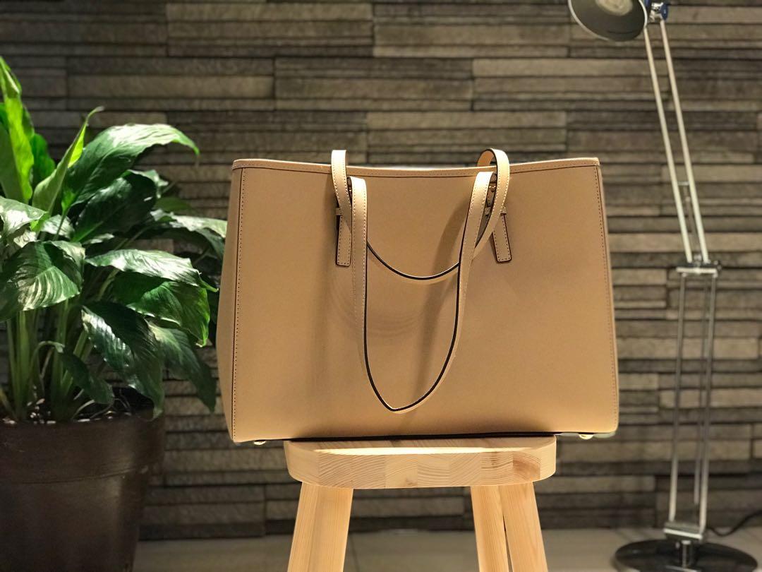 Brand New Michael Kors Jet Set Travel EW Tote in Oyster Shade