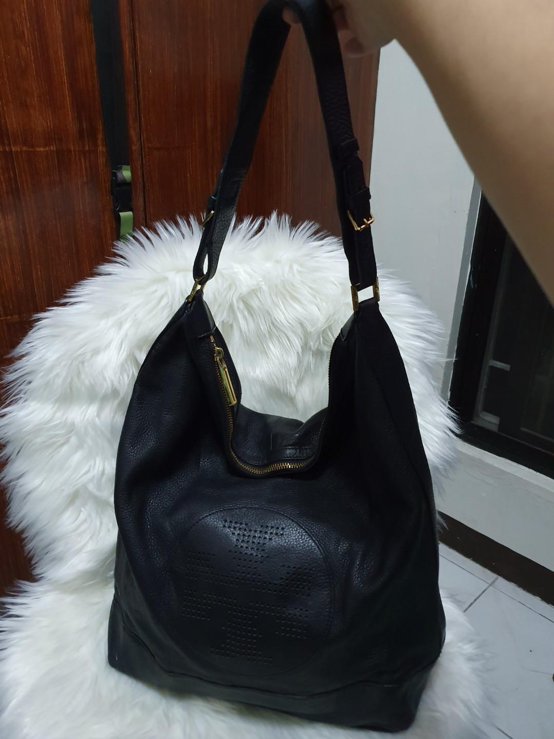 Original Preloved Tory Burch Kipp Perforated Black Leather Hobo Bag,  Luxury, Bags & Wallets on Carousell
