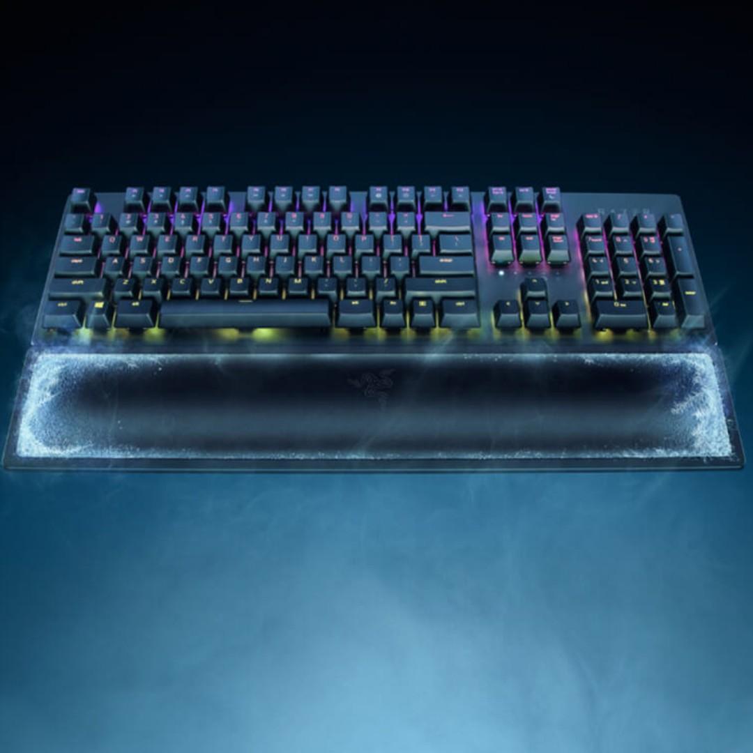 Razer Ergonomic Wrist Rest Pro for Fullsized keyboards, Computers