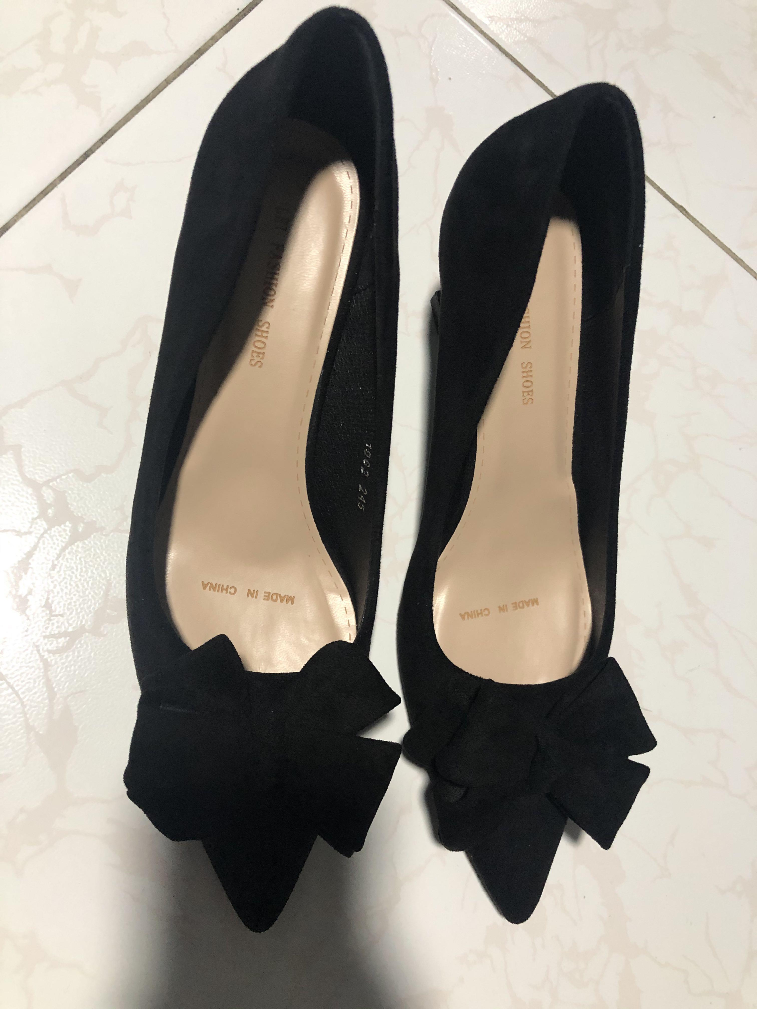 velvet black shoes