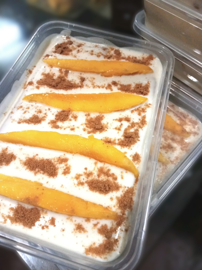 Homemade Mango Graham Ice Cream - Yummy Kitchen
