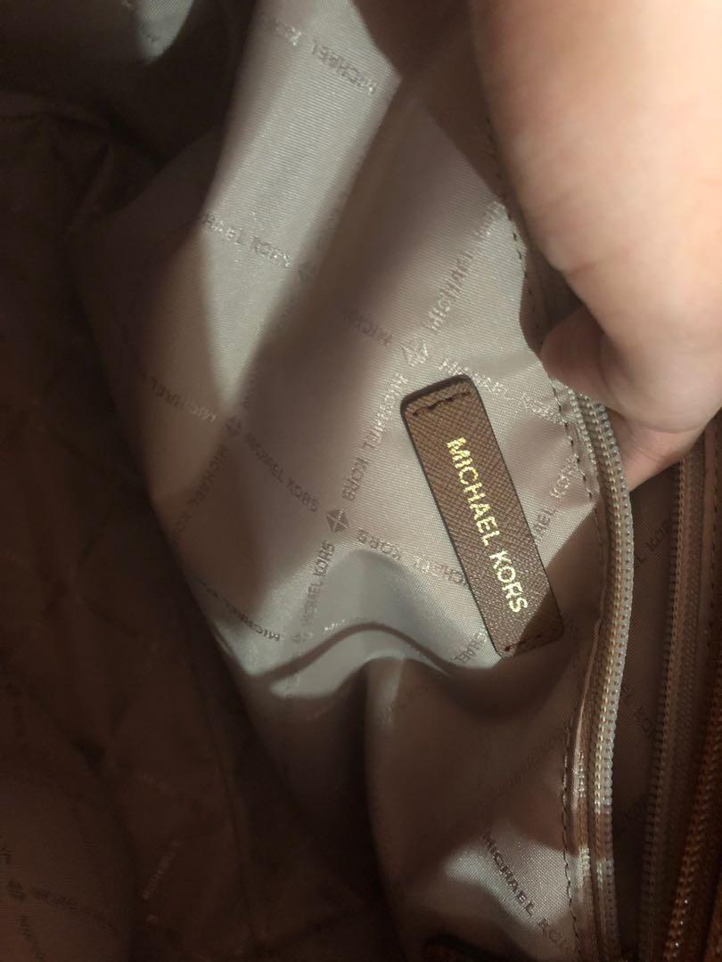 Michael kors jet set chain bag orig (Category: Luxury Bags & Wallets) located in Makati City. Submitted by rosieday (Listing ID 264954555, Image 3). Description: Used once with reciepts..