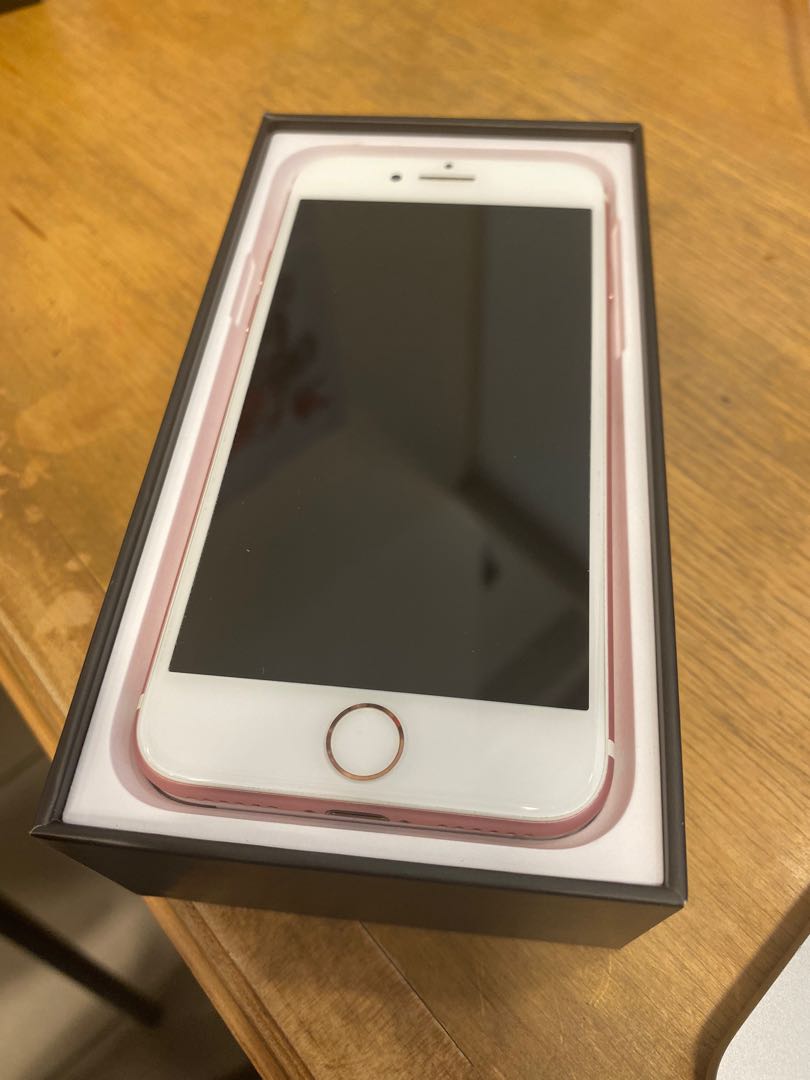 Mint condition iPhone 7 128 GB rose gold