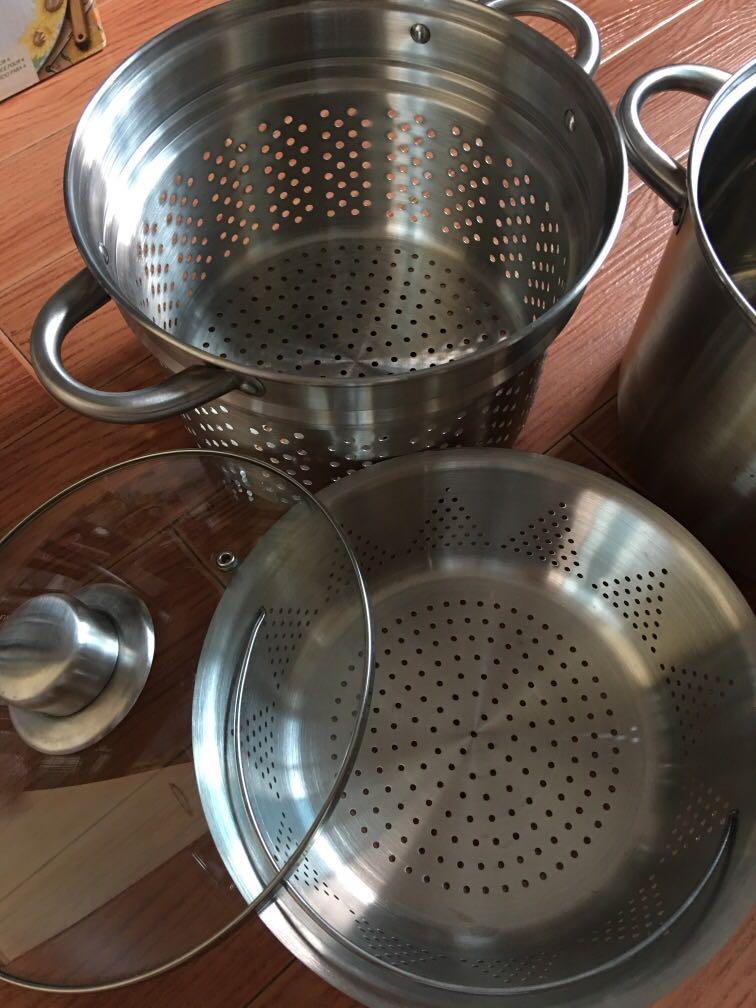 Pots (Category: Cookware & Accessories) located in Singapore. Submitted by .mama___lee. (Listing ID 264938536, Image 3). Description: .