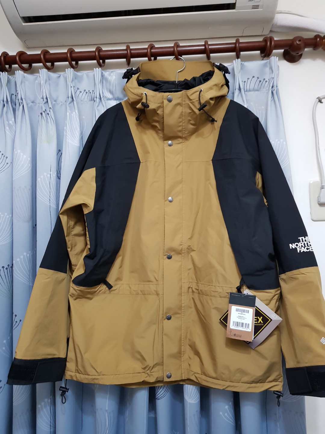 The North Face Gore-Tex 1994 Mountain Light Jacket 類似1990, 他的