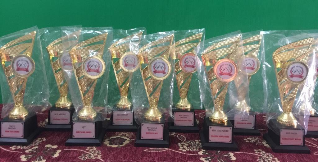 Trophy (Category: Art & Prints) located in Singapore. Submitted by shreealfred (Listing ID 264926552, Image 4). Description: Trophy 25cm Procesd 3-5 working days ( depends on quantity) Min order 10pcs Self collection at Boon Lay Mrt .