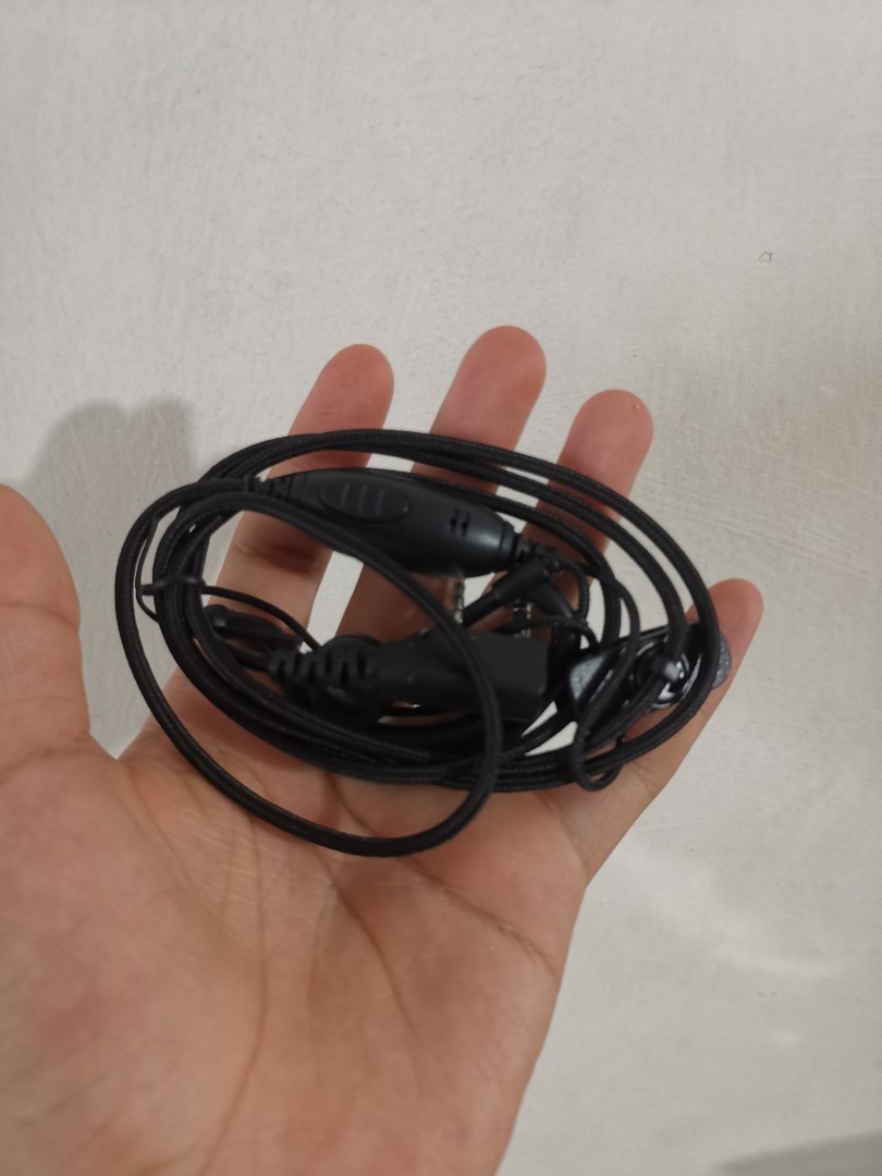 walkie talkie with mic and earpiece