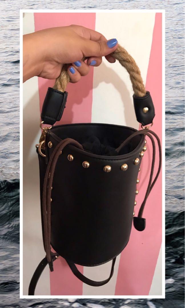 Bucket Sling Bag (Category: Cross-body Bags) located in Cavite. Submitted by keithexmoje (Listing ID 265153840, Image 1). Description: Barely used. 10/10 RFS: Decluttering P.S. Shipping fee will be shouldered by the buyer. Thank you! 🤗.