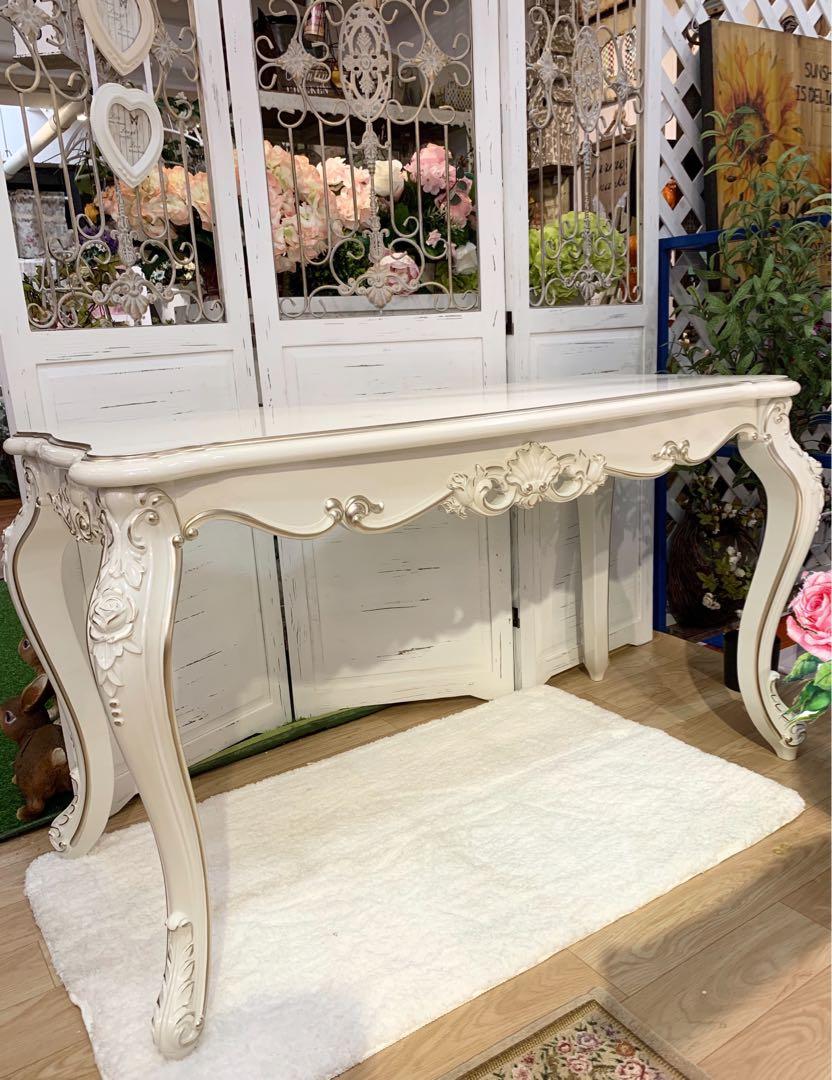 Victorian style outlet console table