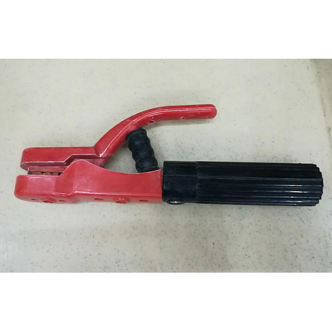 Electrode Holders for Welding (Category: Construction Tools & Equipment) located in Manila. Submitted by bellenn (Listing ID 265118232, Image 1). Description: Wiring display - Round head wiring design Handle - Anti skid design Jaw - The upper jaw and lower jaw have a close bite degree and the welding rod is difficult to drop. Thick comfortable handle, non-slip design. Handle with special insulation heat-resistant material, high temperature, non-c