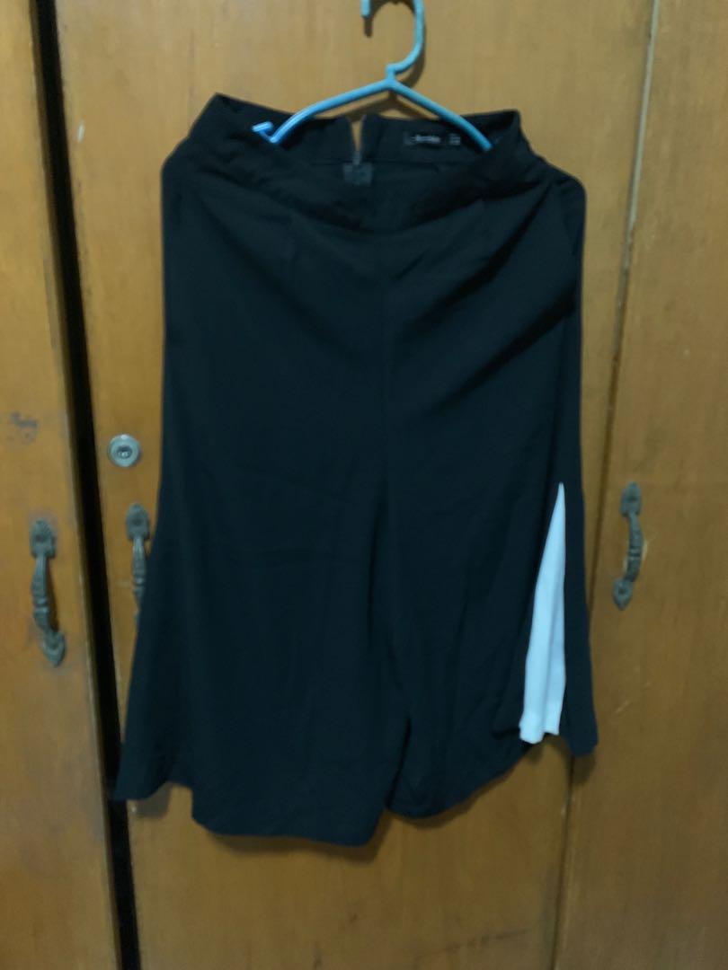 Everything Branded - 130 or less - Bershka culottes (Category: Other Bottoms) located in Paranaque City. Submitted by j08jx (Listing ID 265187362, Image 1). Description: Will be posting this until Dec 6 Friday only RFS: Mag migrate na.
