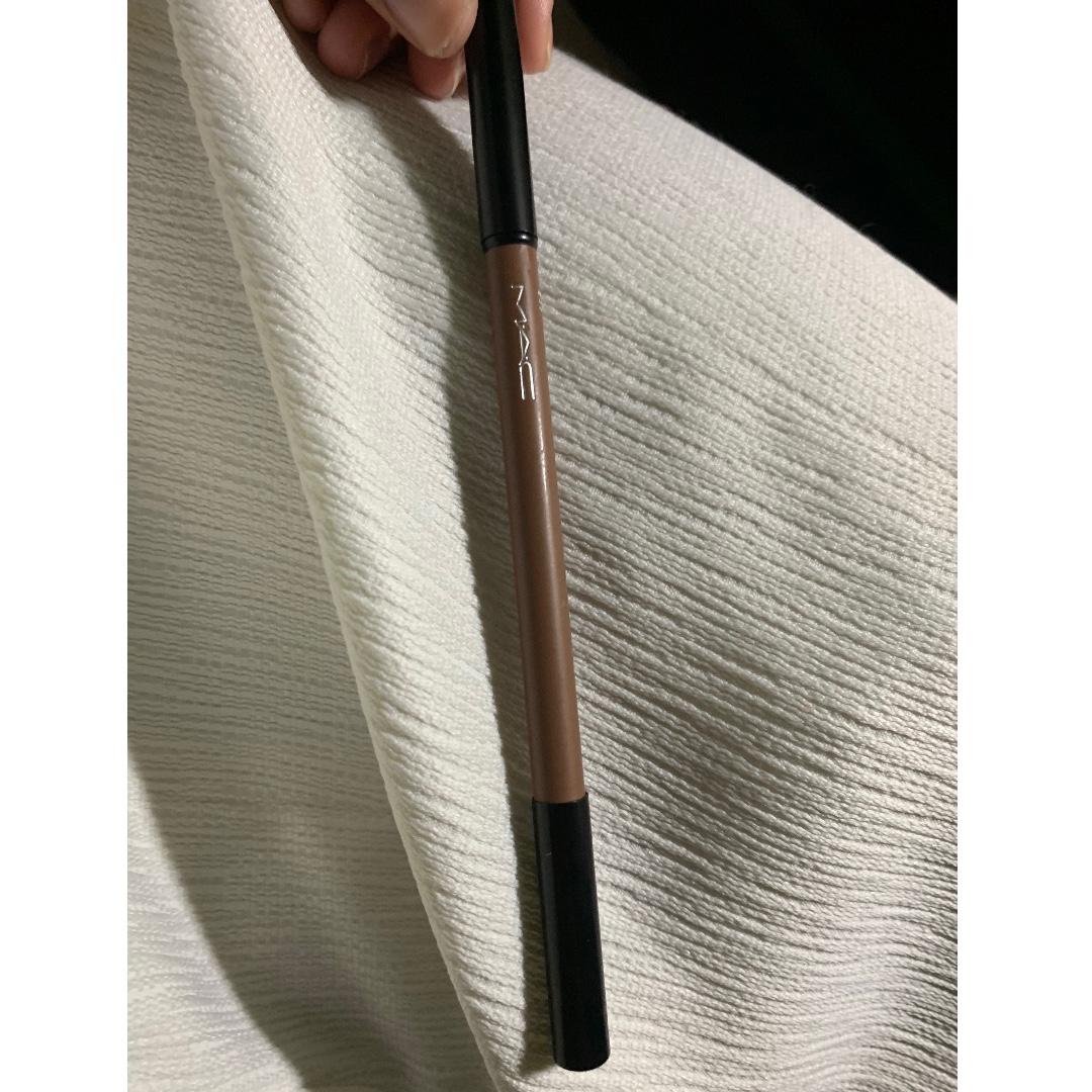 MAC veluxe eyebrow brow pencil redhead (Category: Makeup) located in Quezon City. Submitted by la.rose.fashion (Listing ID 265180658, Image 1). Description: 90% of the product remains, only used it for 6 times In redhead mac veluxe brow ♥️ srp is 1300 selling low.