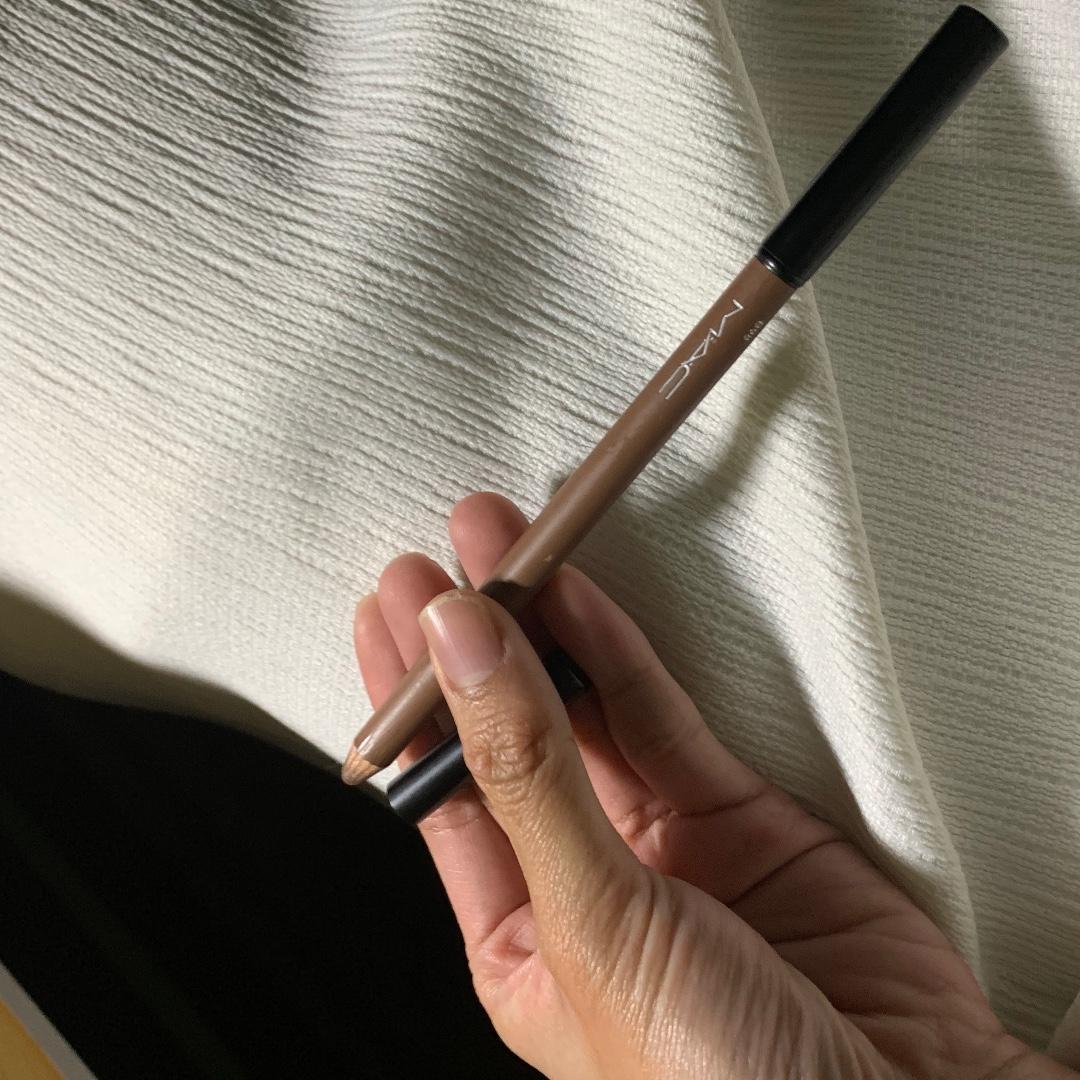 MAC veluxe eyebrow brow pencil redhead (Category: Makeup) located in Quezon City. Submitted by la.rose.fashion (Listing ID 265180658, Image 3). Description: 90% of the product remains, only used it for 6 times In redhead mac veluxe brow ♥️ srp is 1300 selling low.