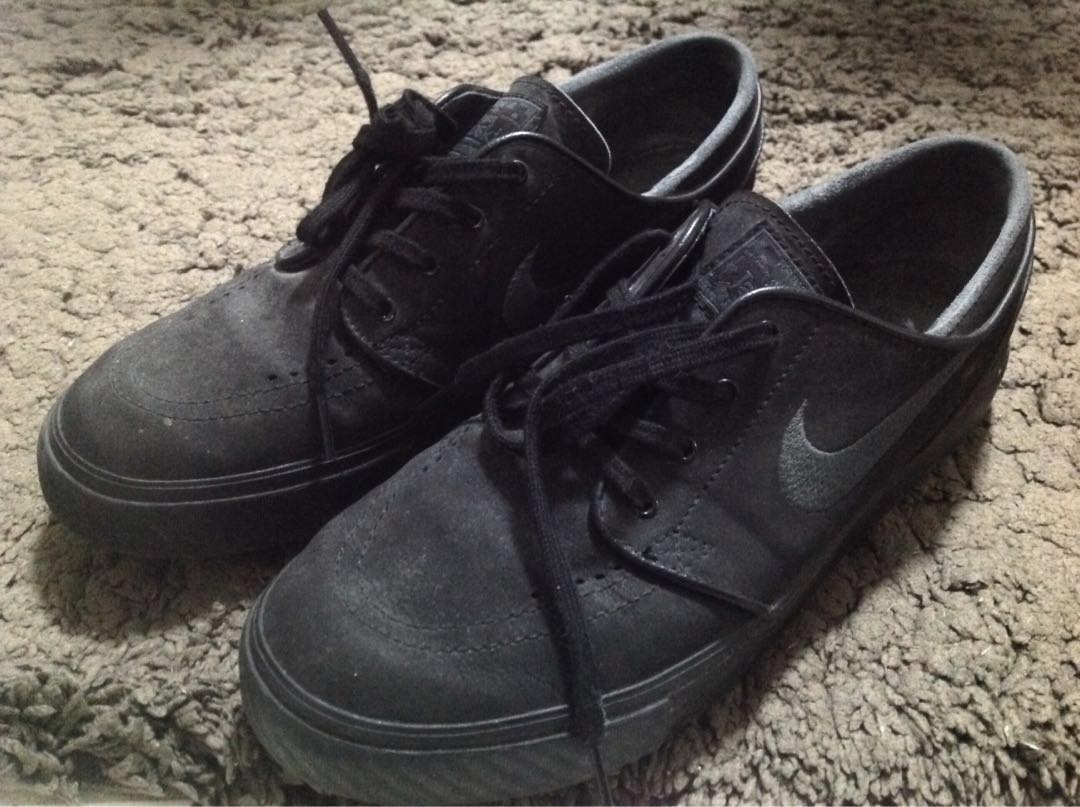nike janoski triple black