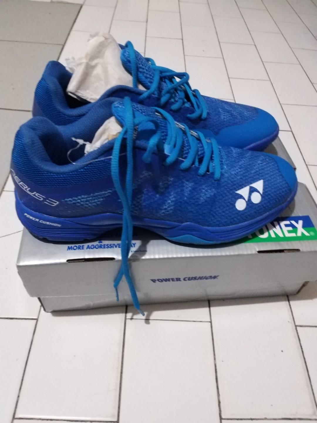 Sepatu Badminton Yonex Aerus 3 Olah Raga Perlengkapan Olahraga Lainnya Di Carousell