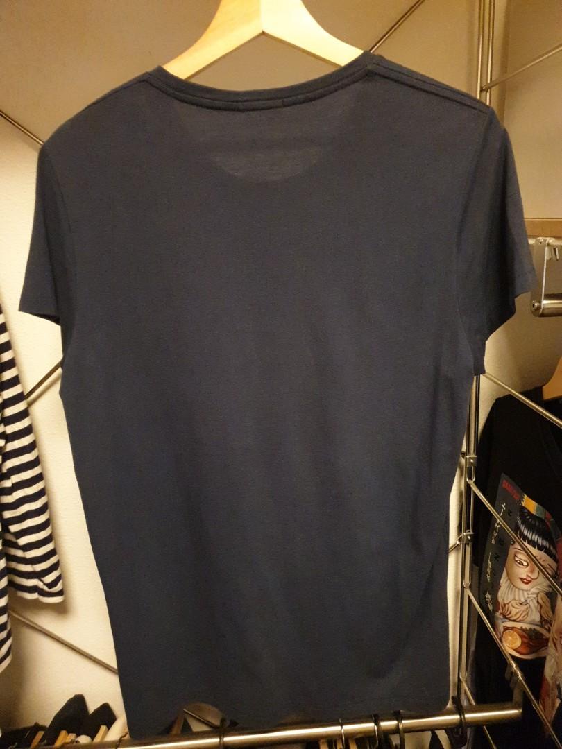 Acne Basic Tee (Category: Tshirts & Polo Shirts) located in Singapore. Submitted by tokyopizza (Listing ID 265359953, Image 2). Description: Acne basic tee. Very good for layering. Material is thin and really comfortable. Size M. Made in Turkey. 70% Cotton/30% Polyester. Purchased at the Acne boutique in Melbourne..