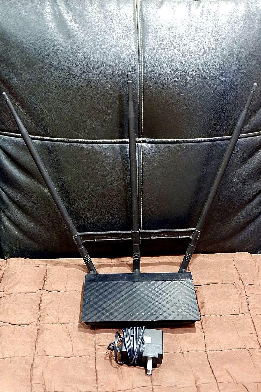 Asus RT-N14UHP Wireless Router (Category: Networking) located in San Juan City. Submitted by superbjay27 (Listing ID 265383972, Image 2). Description: Extra router lang po d na nagagamit..