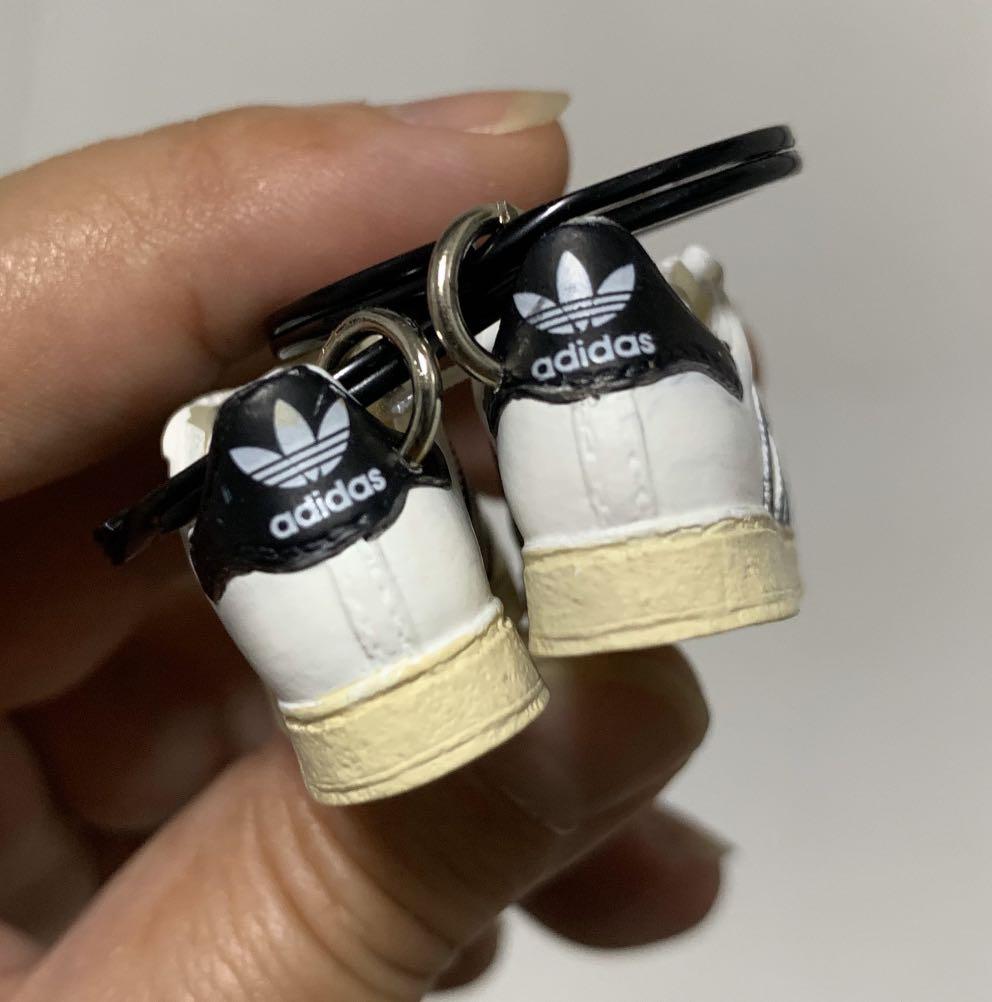 Adidas outlet superstar keyring