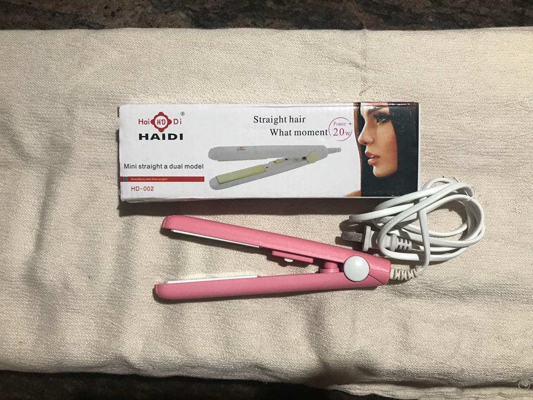 Mini Hair Straightening Iron (Category: Hair) located in Quezon City. Submitted by candor_ (Listing ID 265396215, Image 2). Description: Unused except for testing. No damages and no issues. .