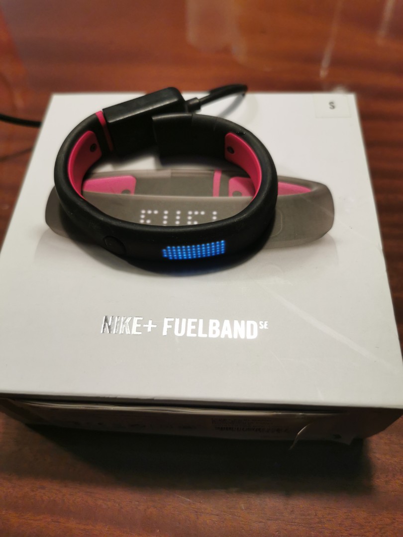Nike + Fuel band SE, Sports, Sports & Games Equipment on Carousell